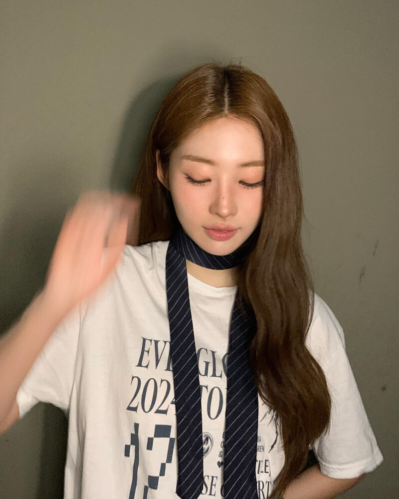 241015 EVERGLOW Sihyeon Instagram Update documents 4