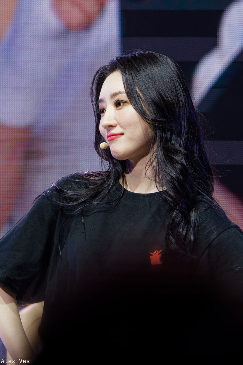 241225 Dreamcatcher SuA - '7 Doors of Christmas: A Lucky Encore' in Seoul Day 2 documents 1