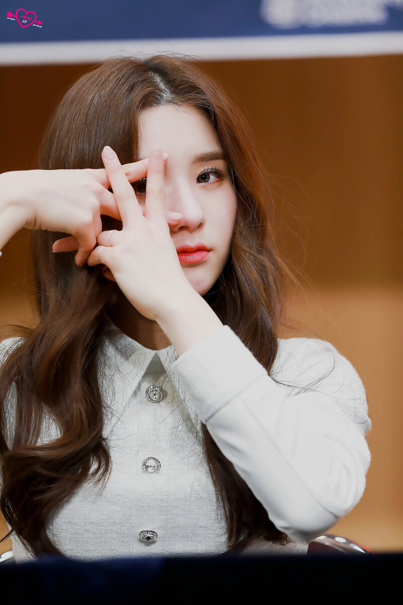 Jeon_HeeJin_com-1226804426179923968-EQZ7w5ZUcAMroTT.jpg