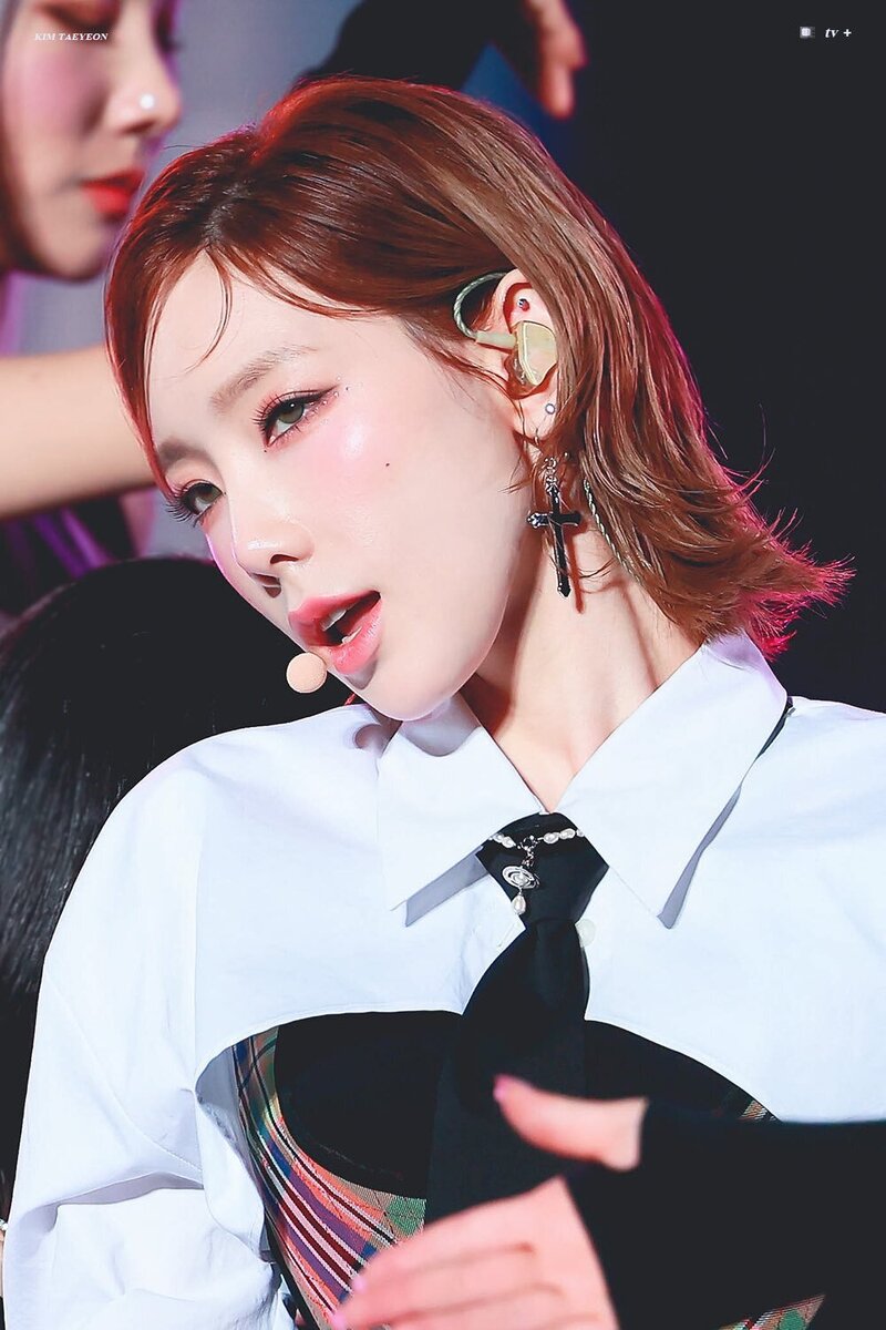 22820 Taeyeon at SMTOWN LIVE 2022: SMCU EXPRESS documents 1