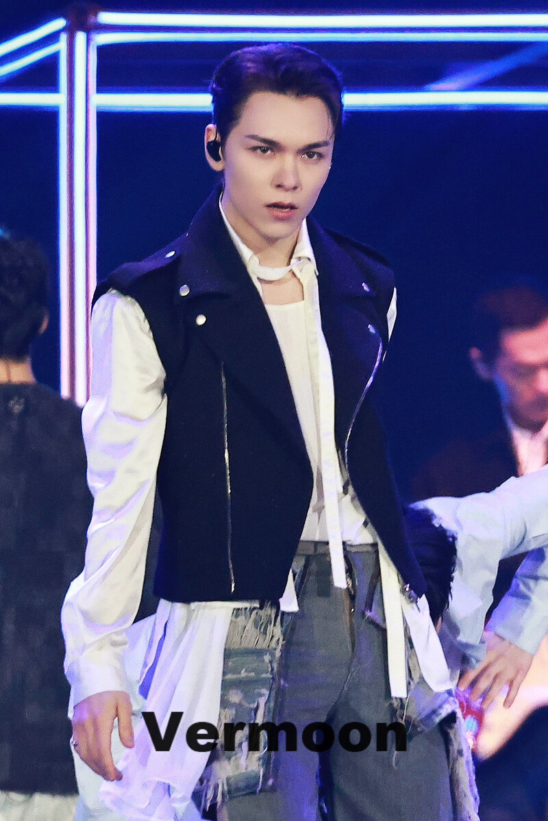 250105 SEVENTEEN Vernon at Golden Disc Awards 2025 documents 2