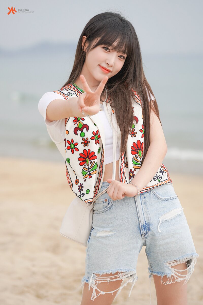 210903 Yuehua Naver Post - Yena's 'Where is my Destination' Behind documents 4