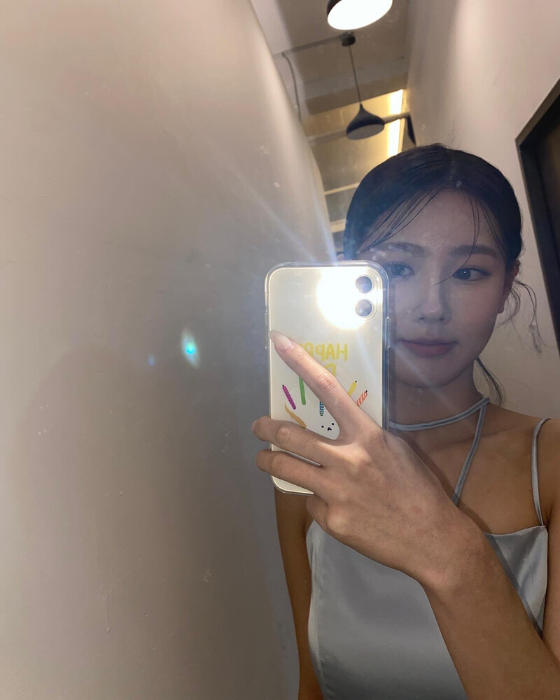 211202 (G)I-DLE Miyeon Instagram Update documents 12