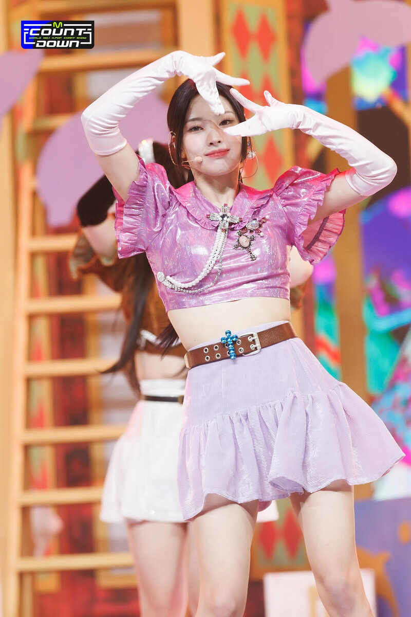 220922 NMIXX Lily - 'DICE' & 'COOL (Your rainbow)' at M COUNTDOWN documents 3