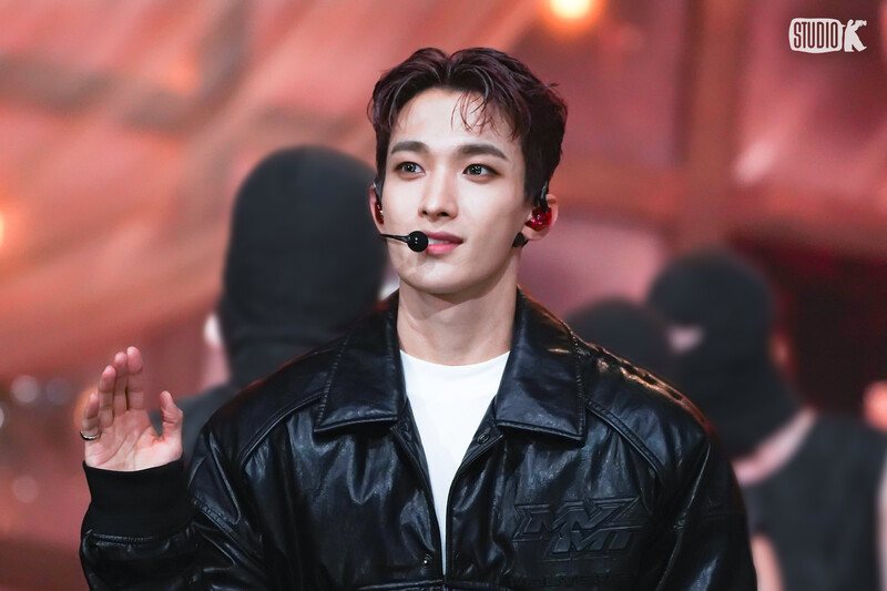 230428 SEVENTEEN DK - 'Super' at Music Bank documents 9