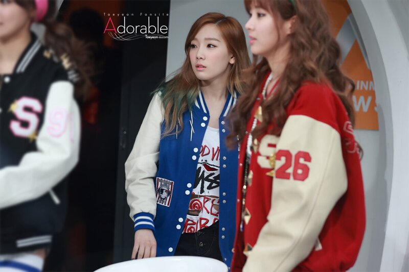 130103 Girls' Generation Taeyeon & YoonA at Mnet Wide documents 10