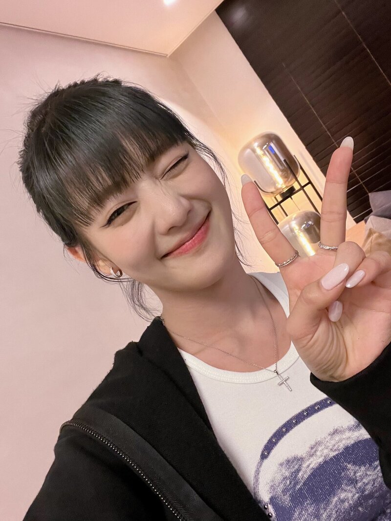 230519 - (G)I-DLE Twitter Update with Minnie documents 2