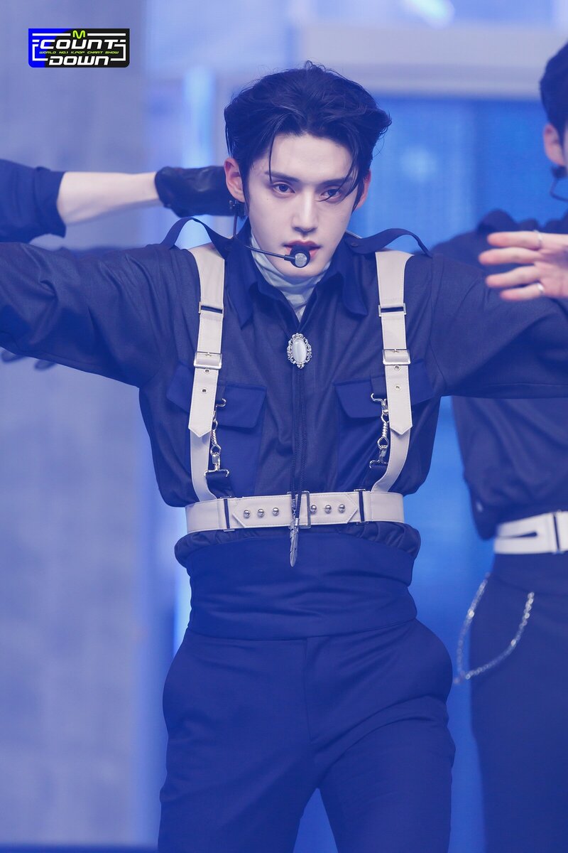 231109 ZEROBASEONE Jiwoong - "Crush" and "Melting Point" at M Countdown documents 4