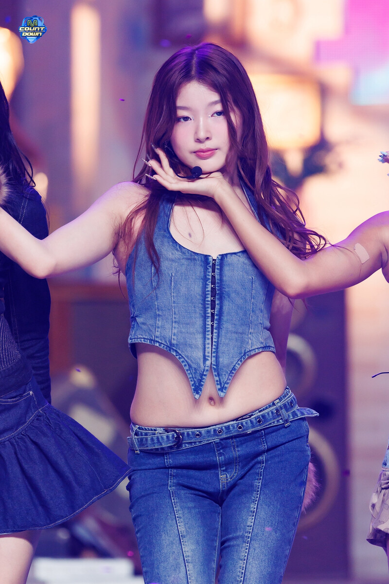 240912 KATSEYE Yoonchae - 'Debut' + 'Touch' at M COUNTDOWN documents 7