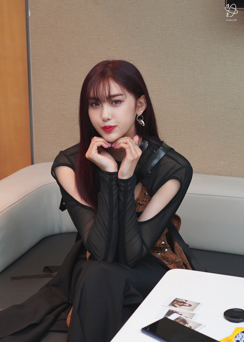 210712 Yuehua Naver Post - EVERGLOW KCON:TACT 4 U Waiting Room documents 4