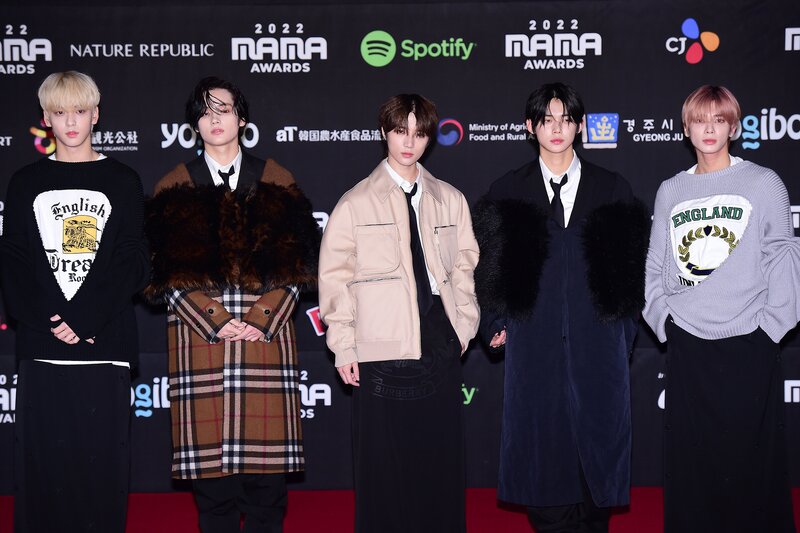 221129 TXT at MAMA 2022Red Carpet documents 1