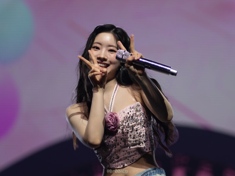 230625 TWICE Dahyun - ‘READY TO BE’ World Tour in Houston Day 2 documents 3