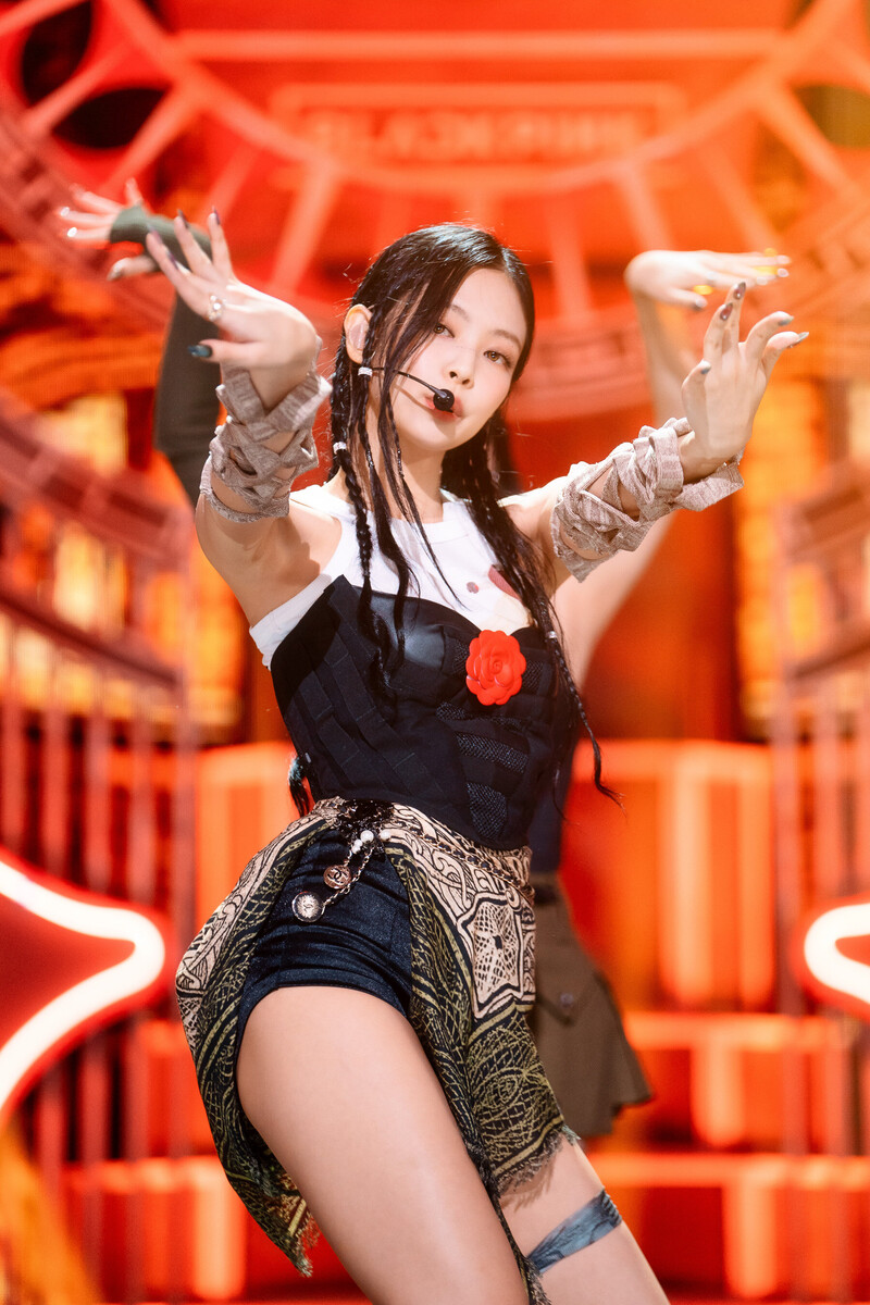 220828 BLACKPINK Jennie - 'Pink Venom' at Inkigayo documents 15