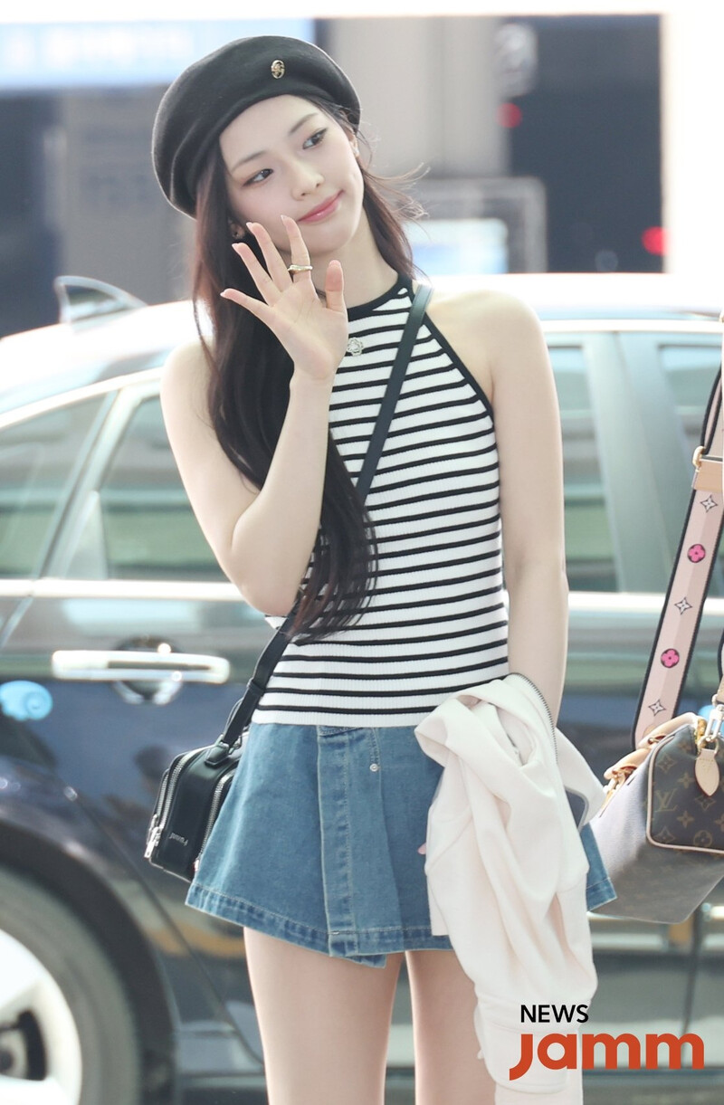 240606 BABYMONSTER Ruka at Incheon International Airport documents 1