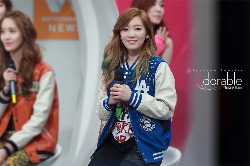 130103 Girls' Generation Taeyeon & YoonA at Mnet Wide documents 14