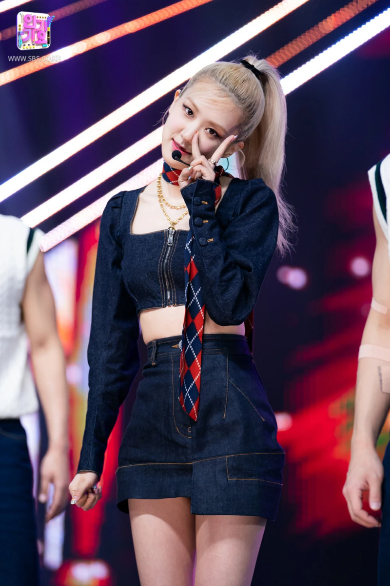 210328 Rosé - 'On The Ground' at Inkigayo documents 20