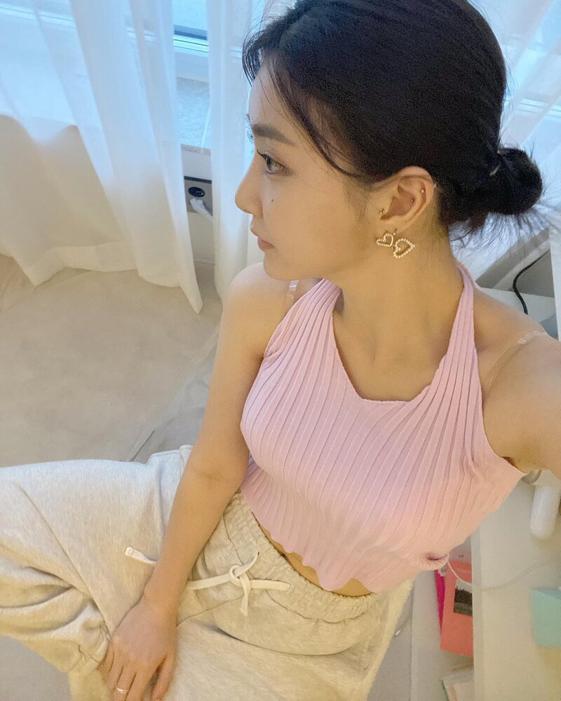 210629 Brave Girls Yuna Instagram Update documents 5