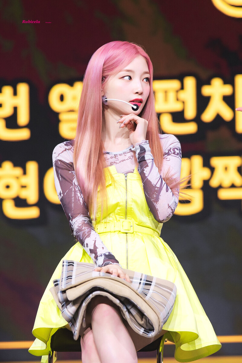 220228 Rocket Punch Yeonhee - 'YELLOW PUNCH' Comeback Showcase documents 7