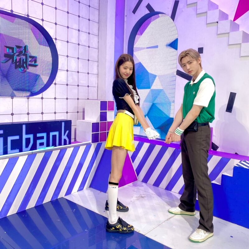 220520 KBS Music Bank Twitter Update - MCs Wonyoung and Sunghoon documents 3