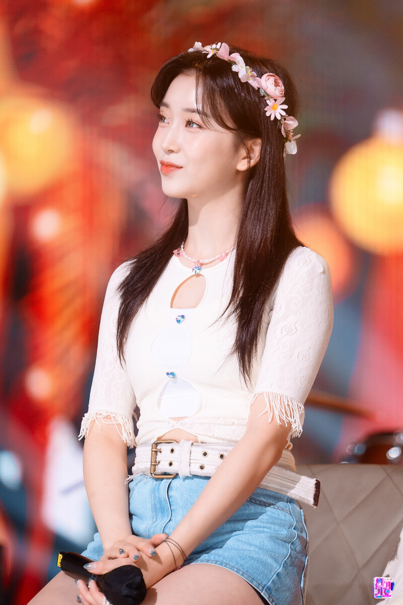 220807 STAYC Sumin 'BEAUTIFUL MONSTER' at Inkigayo documents 21