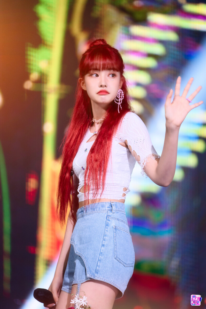 220807 STAYC Yoon 'BEAUTIFUL MONSTER' at Inkigayo documents 14