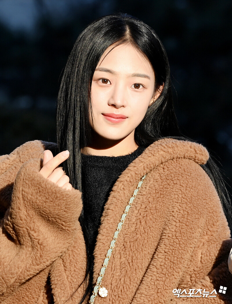 230127 NewJeans Minji - Music Bank Commute documents 6