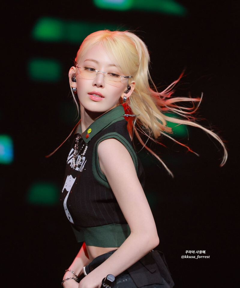 240615 - LE SSERAFIM Sakura at Weverse Con 2024 documents 1