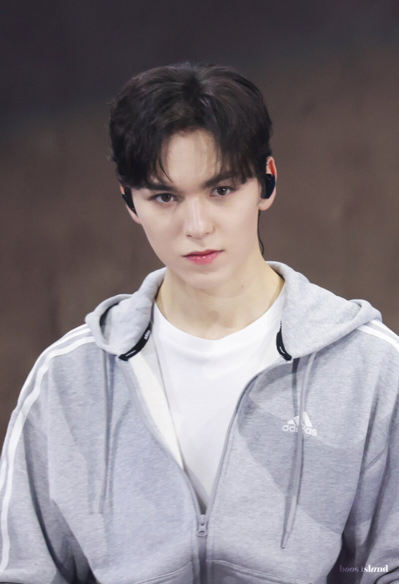 240724 SEVENTEEN Vernon - CARATLAND 2024 Day 2 documents 11