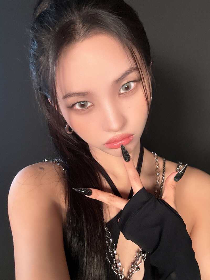 240731 - (G)I-DLE Twitter Update with SOYEON documents 1
