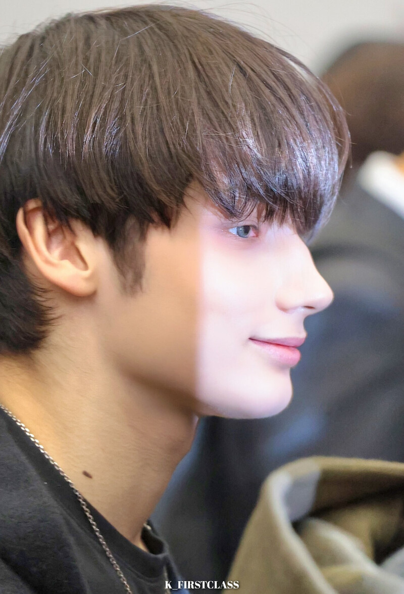 241110 TXT Huening Kai at Gimpo International Airport documents 5