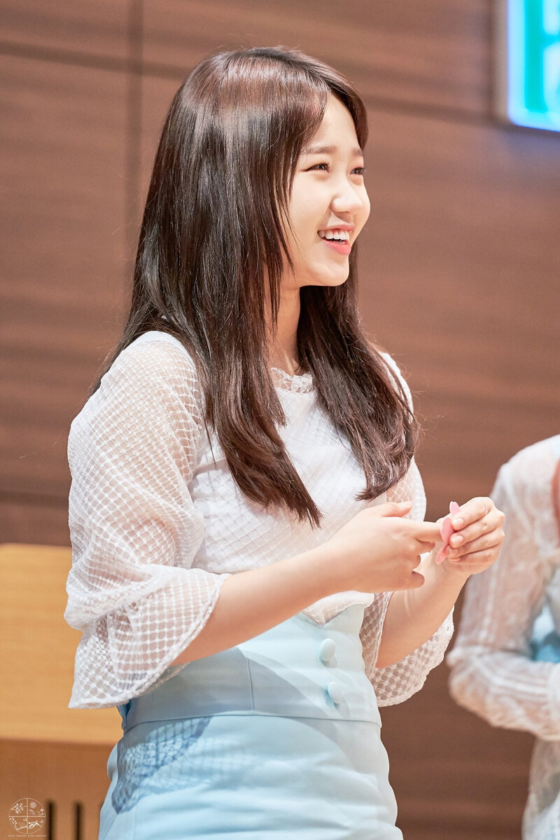 180415 Weki Meki Yoojung at Bundang 'Lucky' Fansign documents 4