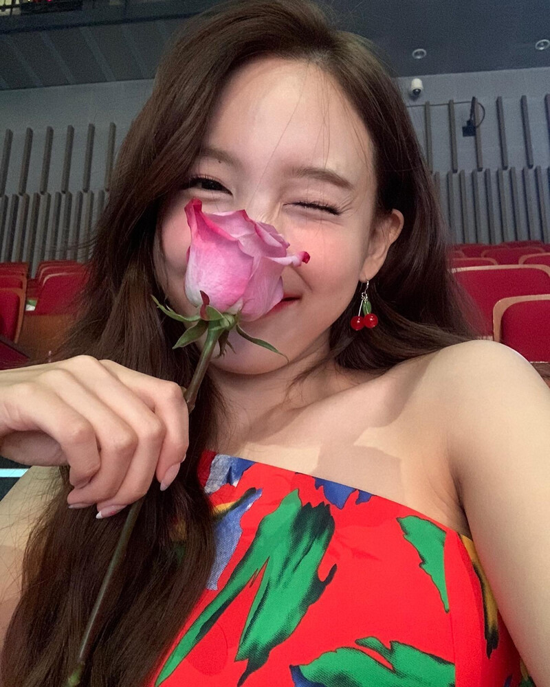 210615 TWICE Instagram Update - Nayeon documents 5