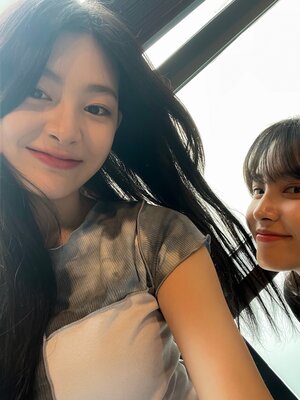 210729 STAYC Twitter Update - Seeun and Yoon