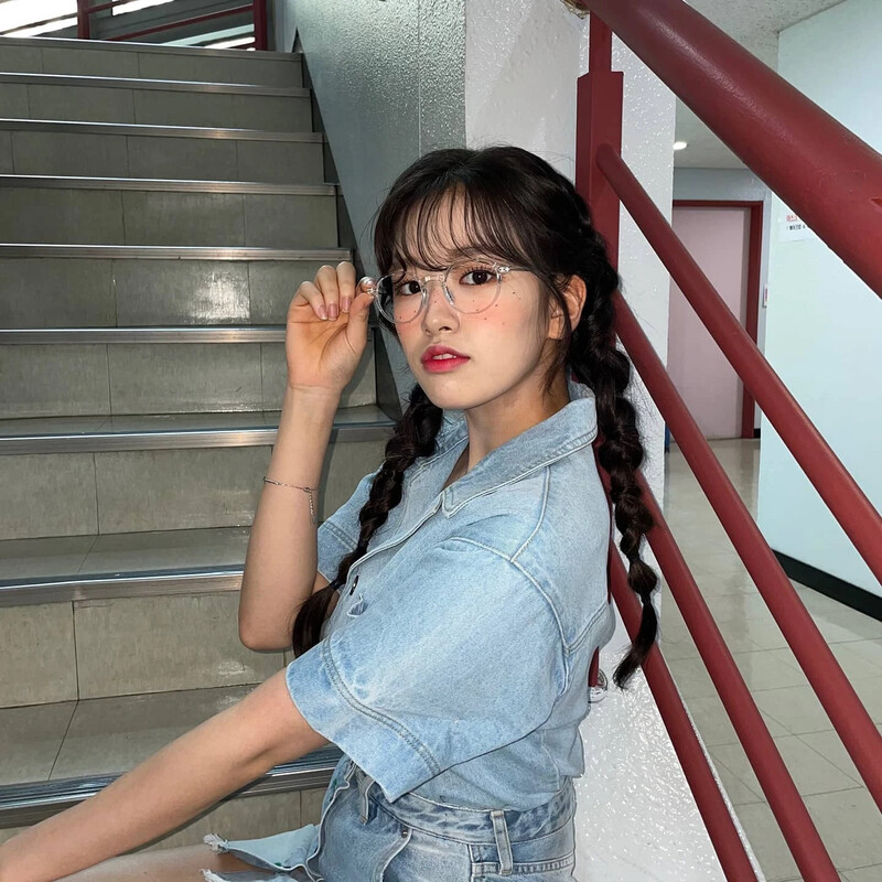 210411 IZ*ONE SNS Update - Yujin documents 7