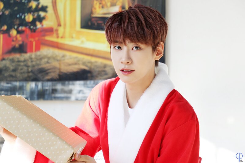 211225 - Naver - Bang All Night Christmas Version Behind Photos documents 2