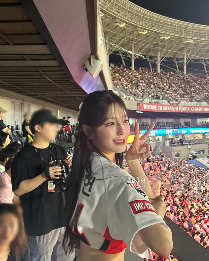 240807 fromis_9 Jiheon Instagram Update documents 2