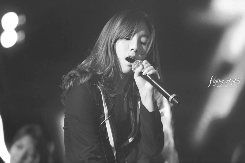 121021 Girls' Generation Taeyeon at GS& Concert documents 1