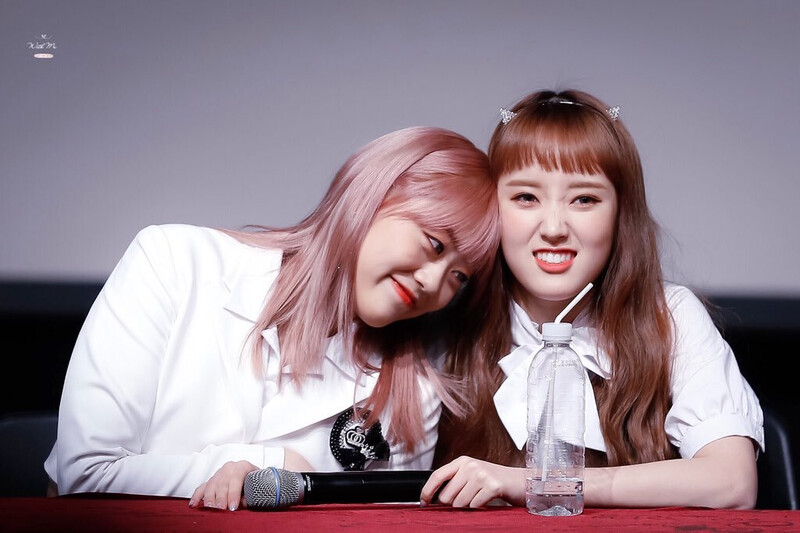 180317 Weki Meki at 'Lucky' Apgujeong Fansign documents 4