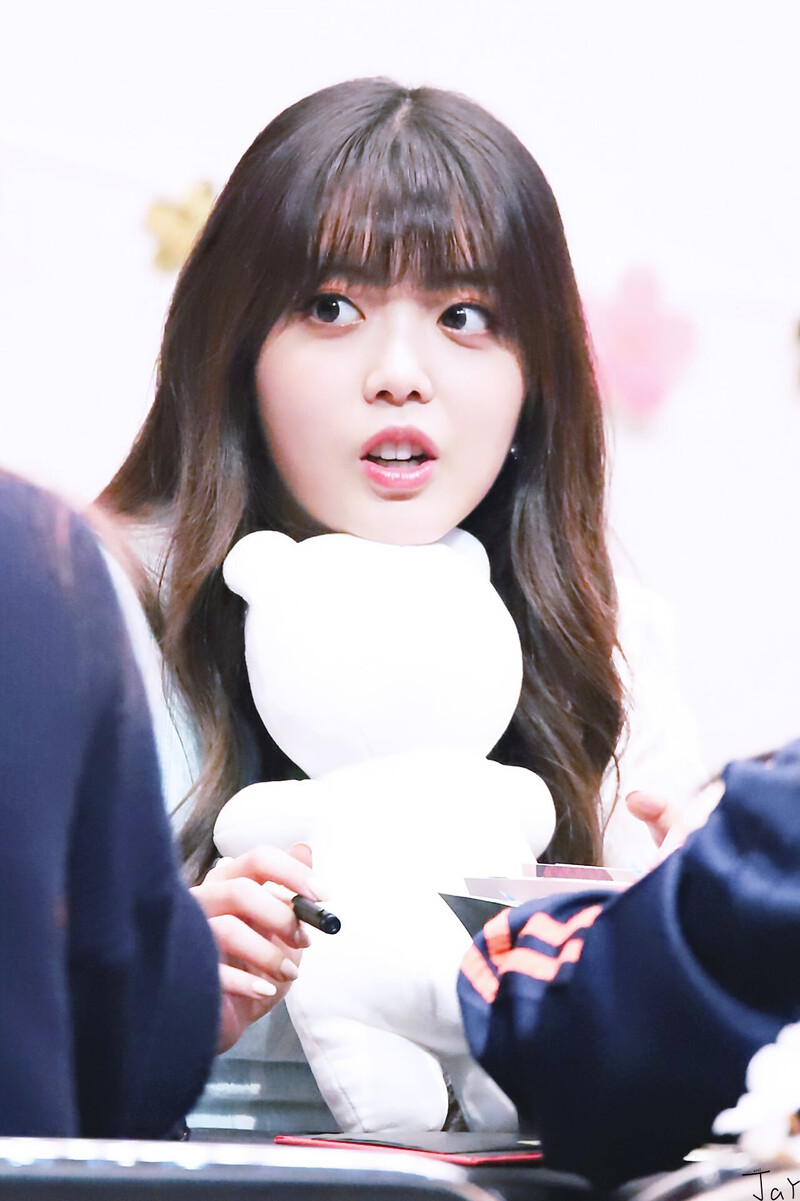 180415 Weki Meki Suyeon at Bundang 'Lucky' Fansign documents 6