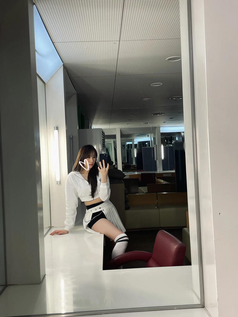 210226 IZ*ONE Twitter Update - Chaeyeon documents 3