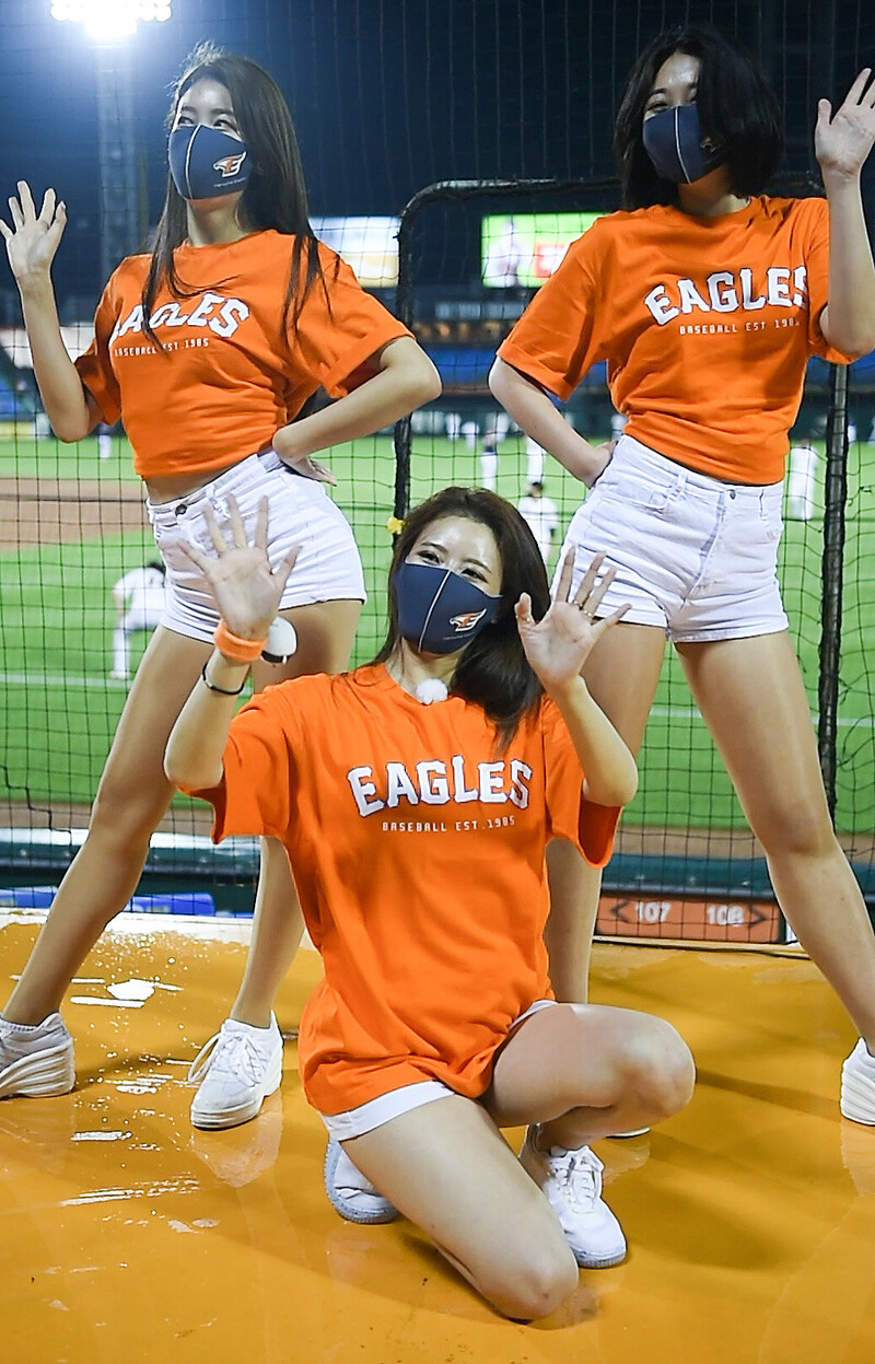 210615 Lovelyz Mijoo - Hanwha Eagles 1st Pitch documents 9