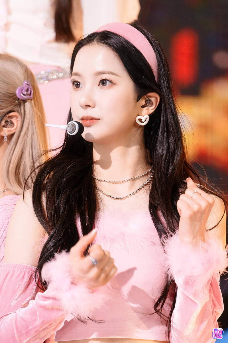 220123 Kep1er Yujin - 'WA DA DA' at Inkigayo documents 1