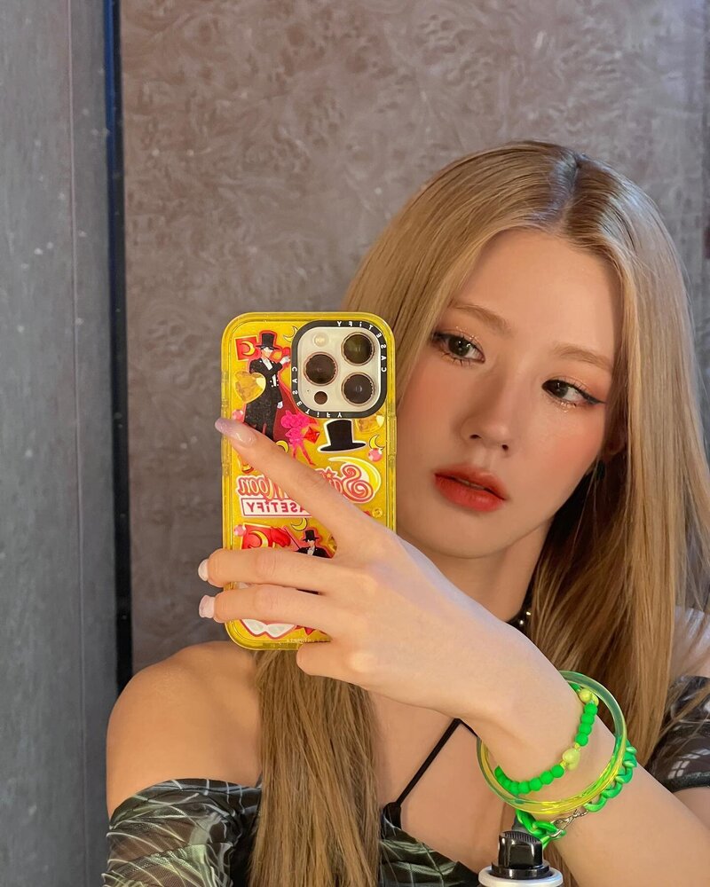 220626 (G)I-DLE Miyeon Instagram Update - 2022 Waterbomb Festival documents 5