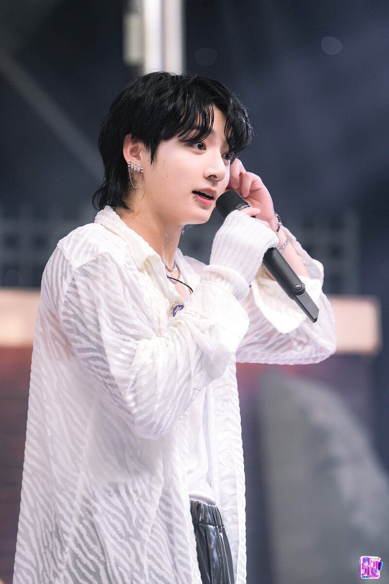 230730 BTS Jungkook 'Seven (feat. Latto)' at Inkigayo documents 8