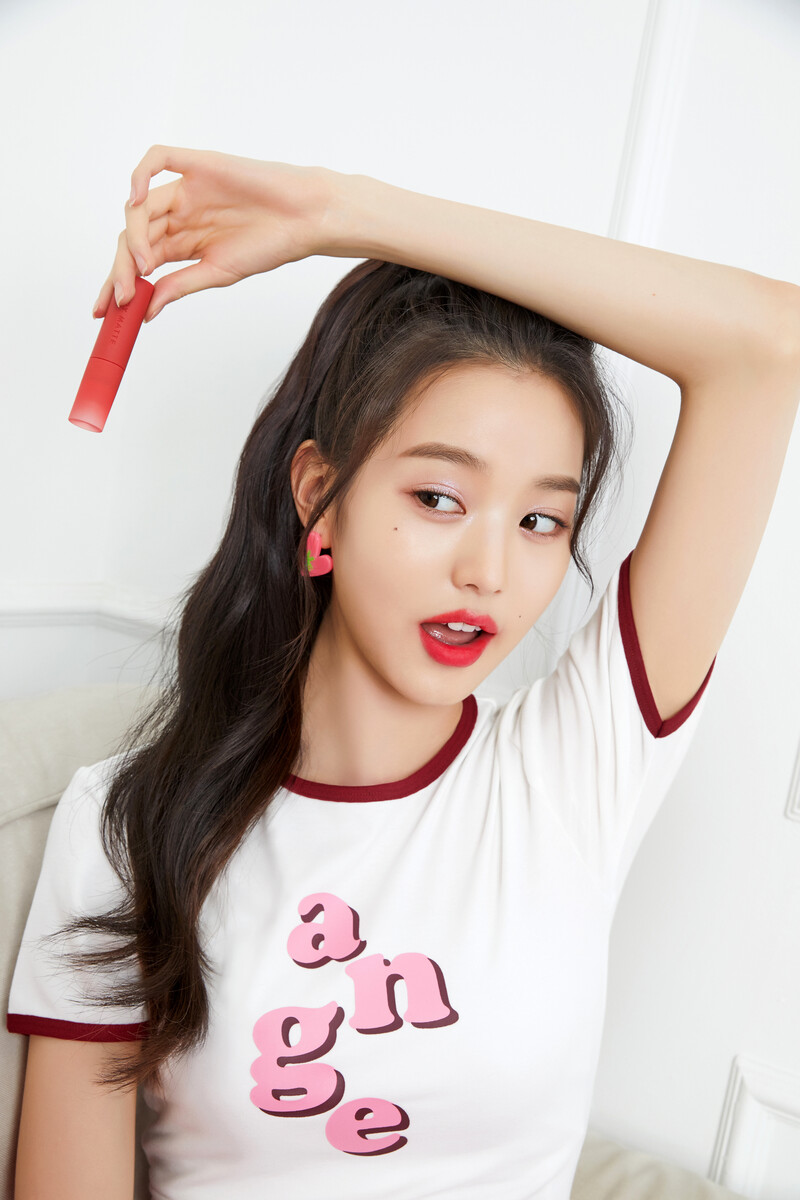 Wonyoung for Innisfree 'Airy Matte Tint' documents 1