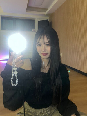 241108 - ILY:1 Twitter Update with HANA