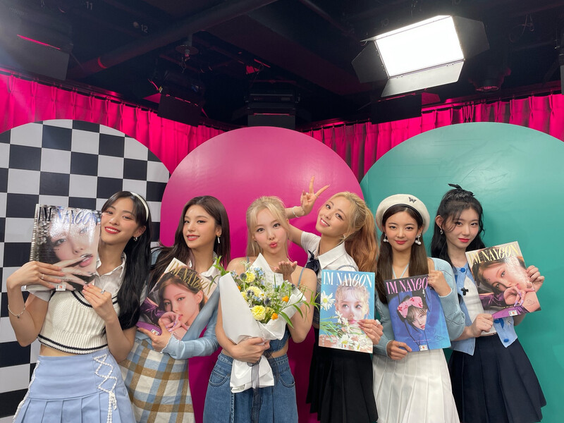 220627 ITZY Twitter Update with TWICE Nayeon documents 1