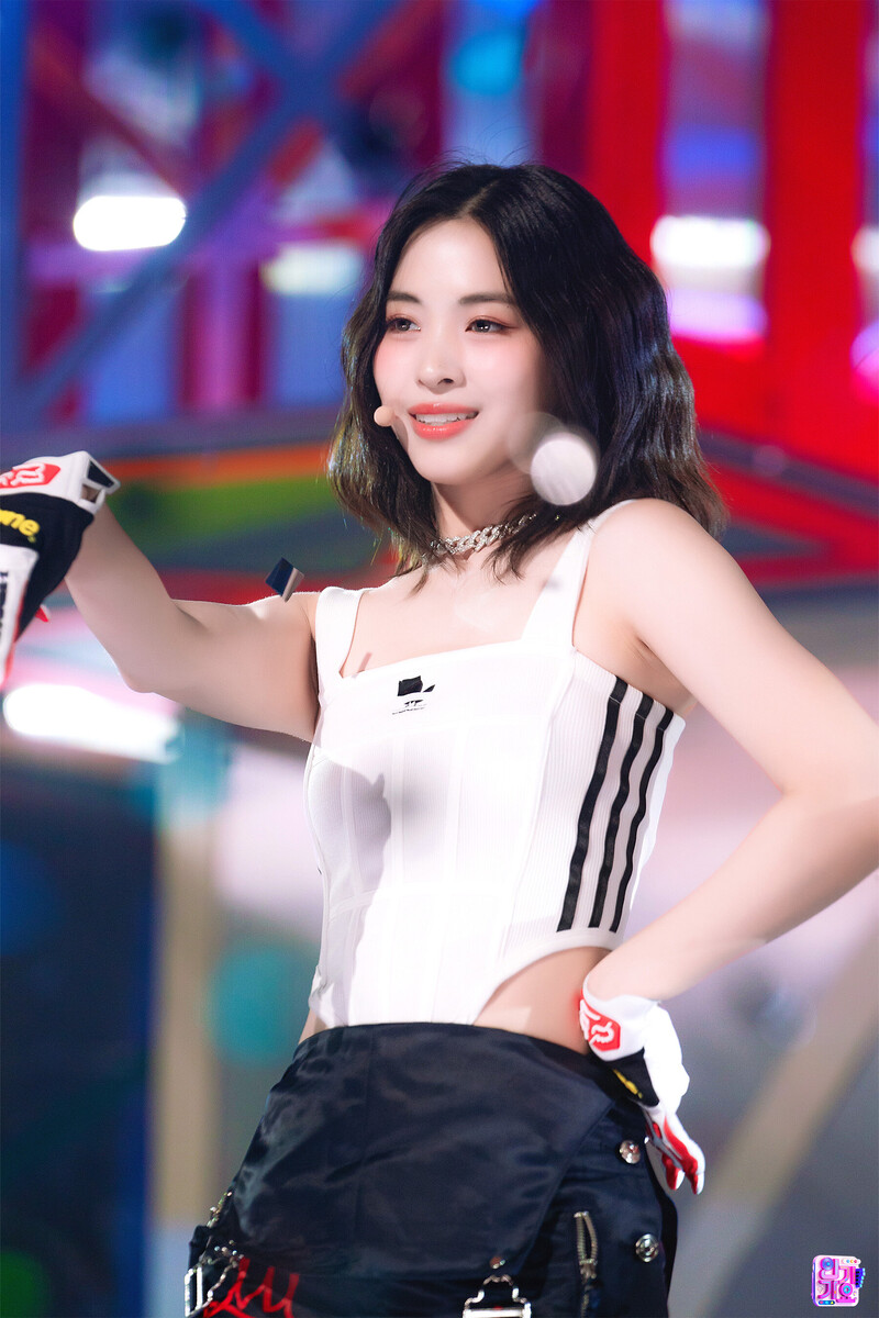 230806 ITZY Ryujin - ‘CAKE’ at Inkigayo documents 2