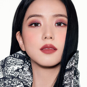 JISOO x Dior Beauty - Fall Dreamy Pink Look