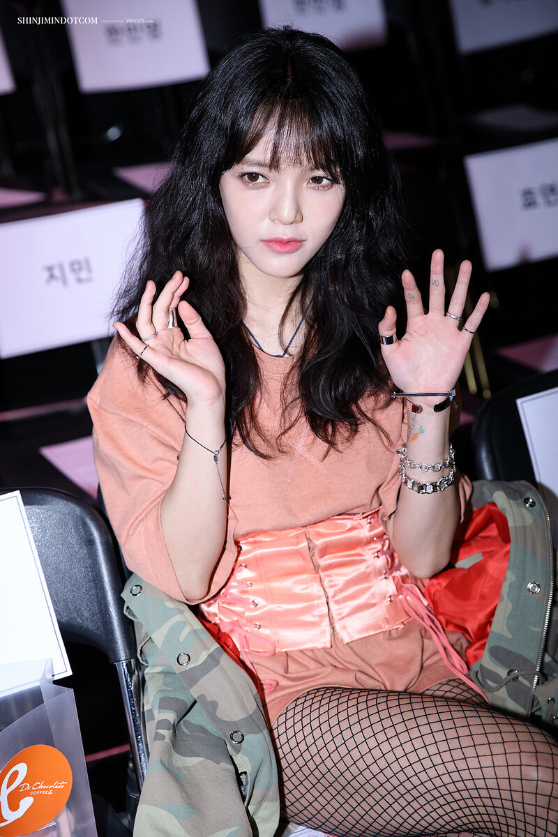 170331 AOA Jimin at 2017 F/W HERA Seoul Fashion Week documents 7